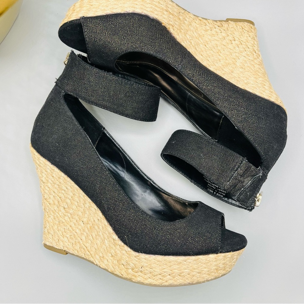 Preloved‎ Jennifer Lopez Black Wedges - Picture 2 of 9